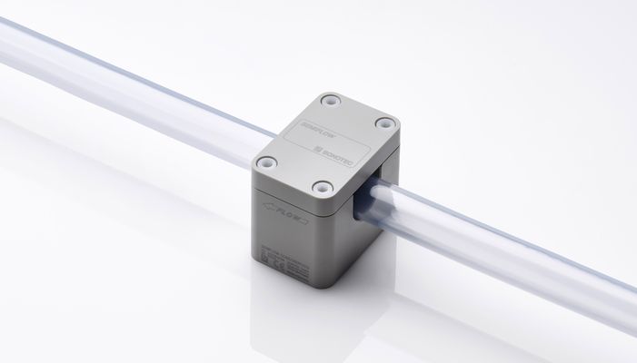 [Translate to Deutsch:] Ultrasonic Clamp-On Flow Sensor SEMIFLOW CO.65