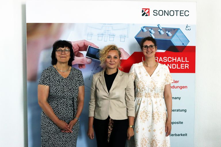 Press Release Besuch Bildungsministerin