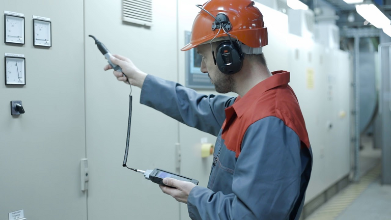 Detection of partial discharges with the SONAPHONE Detection of partial discharges with the SONAPHONE