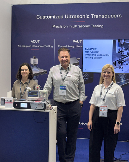 ECNDT 2026 SONOTEC-Team am Messestand